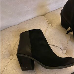 Sofft Tilton black booties only worn one time
